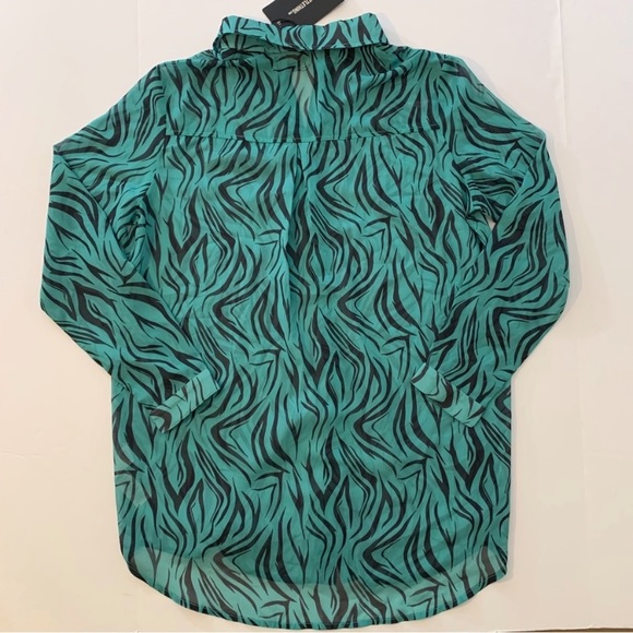 PrettyLittleThing Zebra Print Beach Shirt - Picture 5 of 8